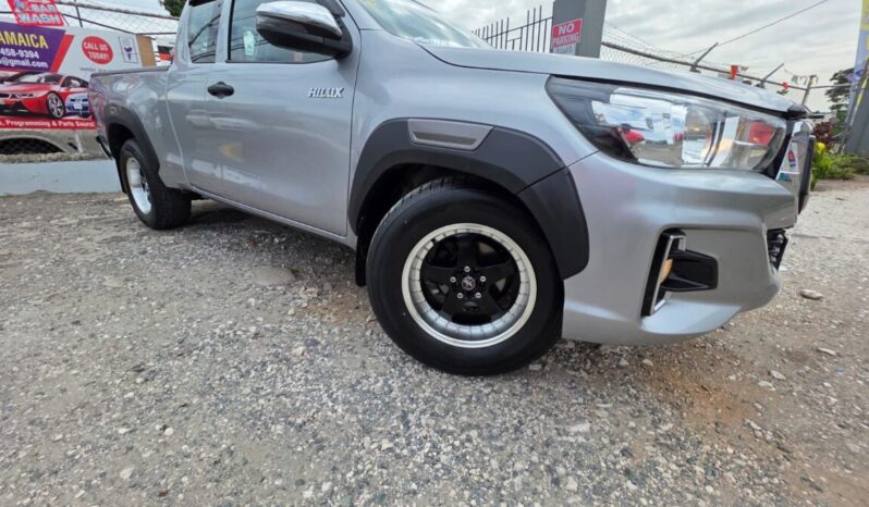 
								2020 Toyota Hilux 2.4 E Revo Smart Cab full									