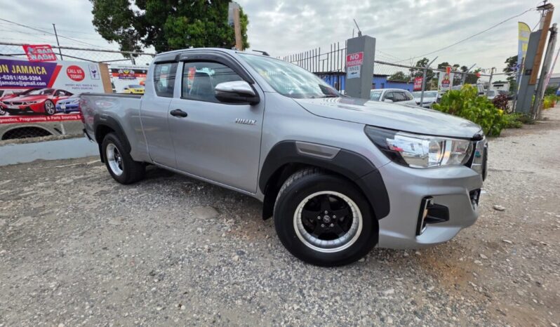 
								2020 Toyota Hilux 2.4 E Revo Smart Cab full									