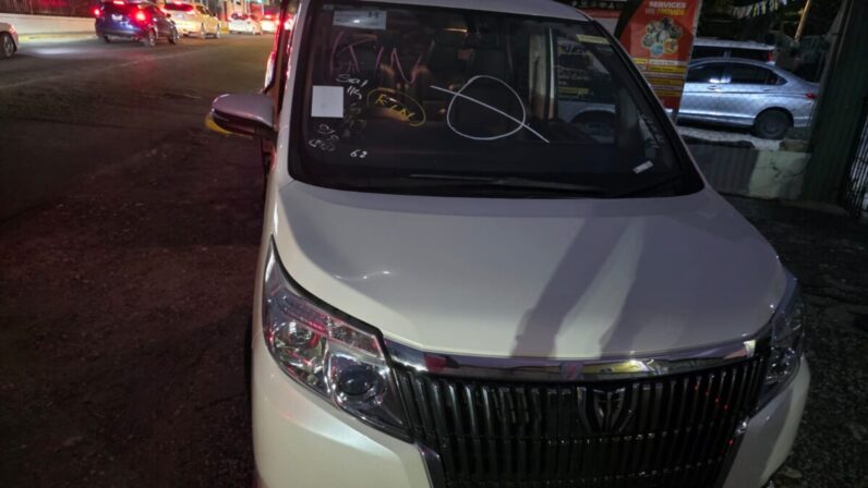 
								2015 Toyota Esquire 2.0GI full									