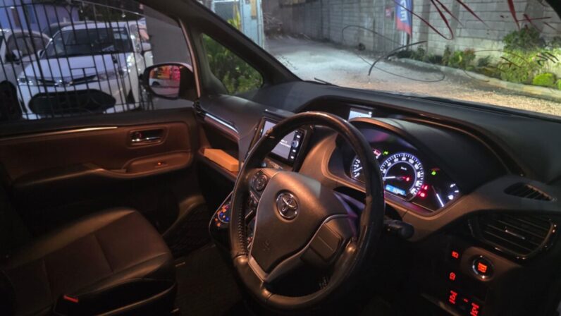 
								2015 Toyota Esquire 2.0GI full									