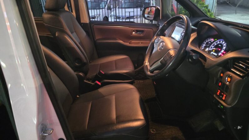 
								2015 Toyota Esquire 2.0GI full									