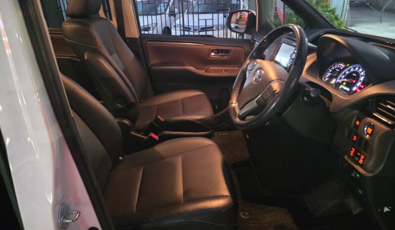 
								2015 Toyota Esquire 2.0GI full									