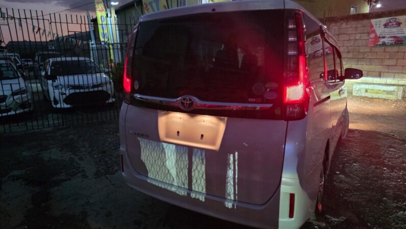 
								2015 Toyota Esquire 2.0GI full									