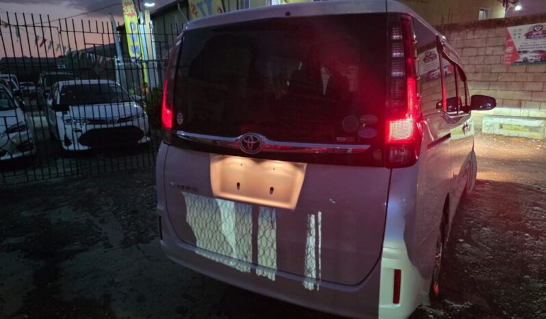 
								2015 Toyota Esquire 2.0GI full									