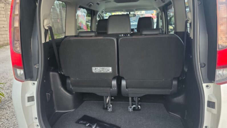 
								2015 Toyota Esquire 2.0GI full									