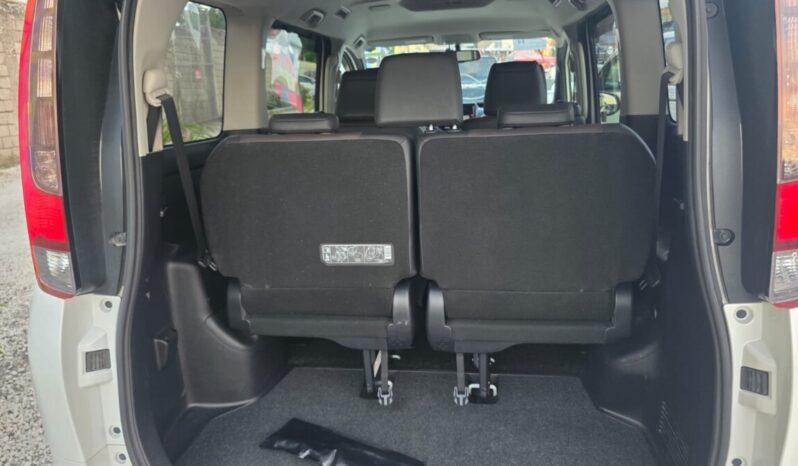 
								2015 Toyota Esquire 2.0GI full									