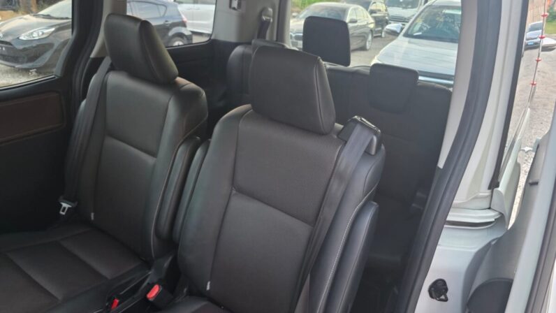 
								2015 Toyota Esquire 2.0GI full									