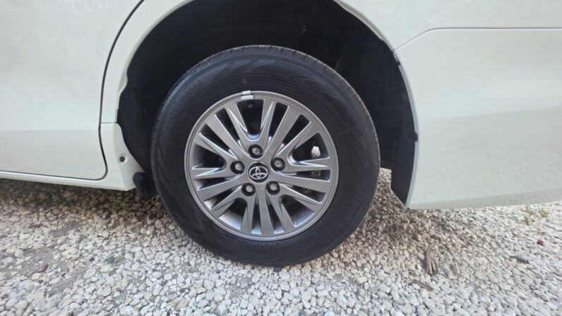 
								2015 Toyota Esquire 2.0GI full									