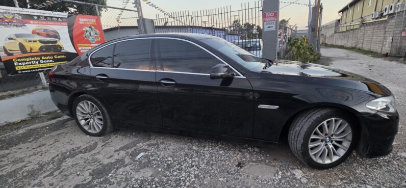
								2013 BMW 520I Luxury Line full									