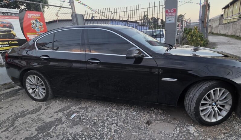 
								2013 BMW 520I Luxury Line full									