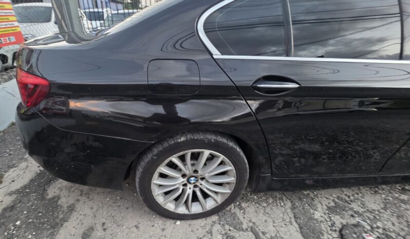 
								2013 BMW 520I Luxury Line full									