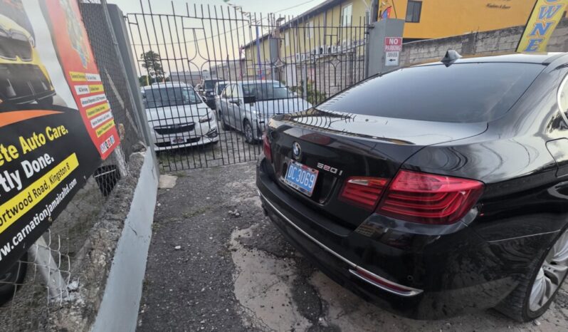 
								2013 BMW 520I Luxury Line full									
