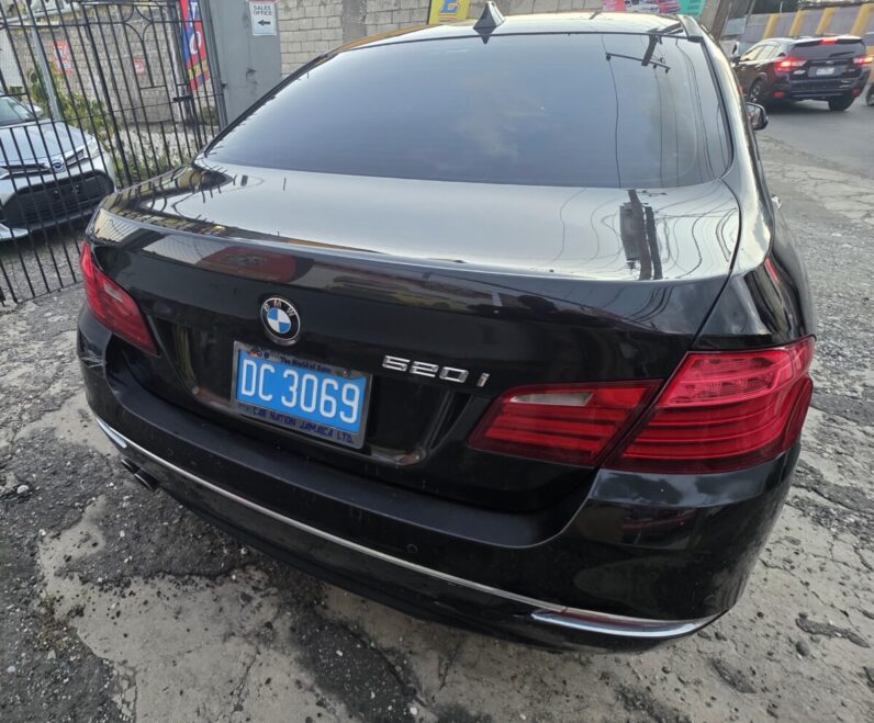 
								2013 BMW 520I Luxury Line full									