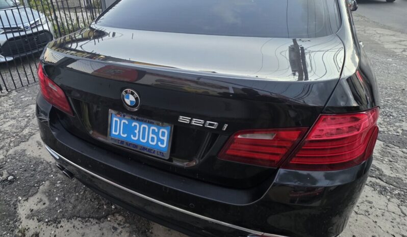 
								2013 BMW 520I Luxury Line full									