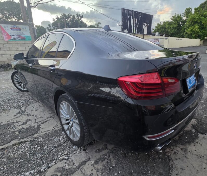 
								2013 BMW 520I Luxury Line full									