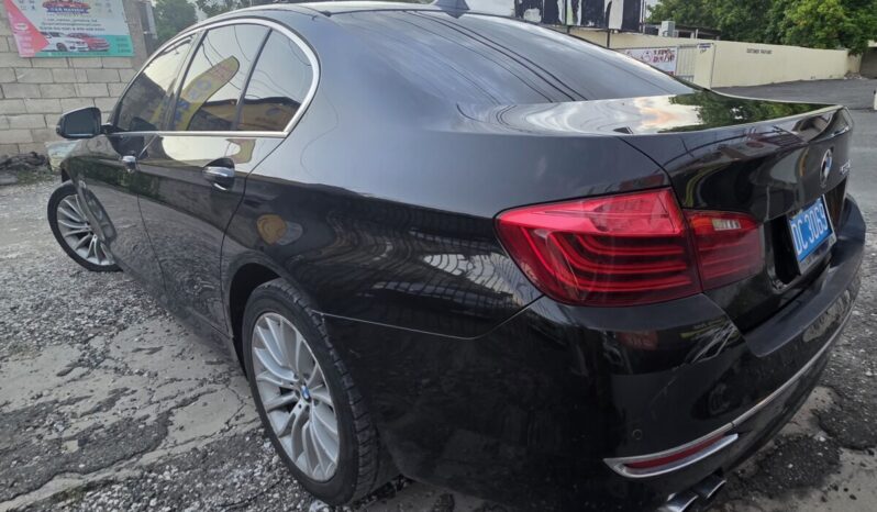 
								2013 BMW 520I Luxury Line full									