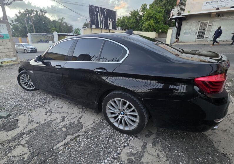 
								2013 BMW 520I Luxury Line full									