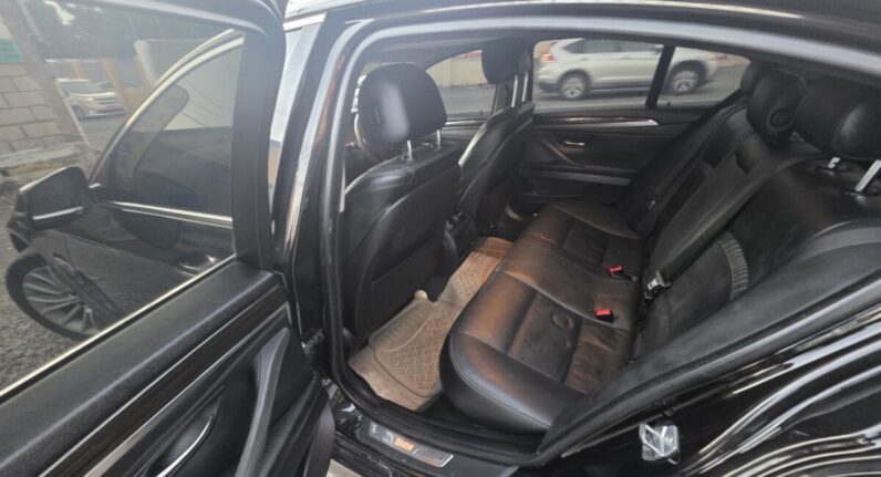 
								2013 BMW 520I Luxury Line full									