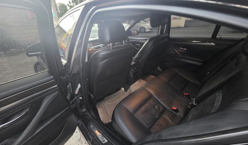 
								2013 BMW 520I Luxury Line full									