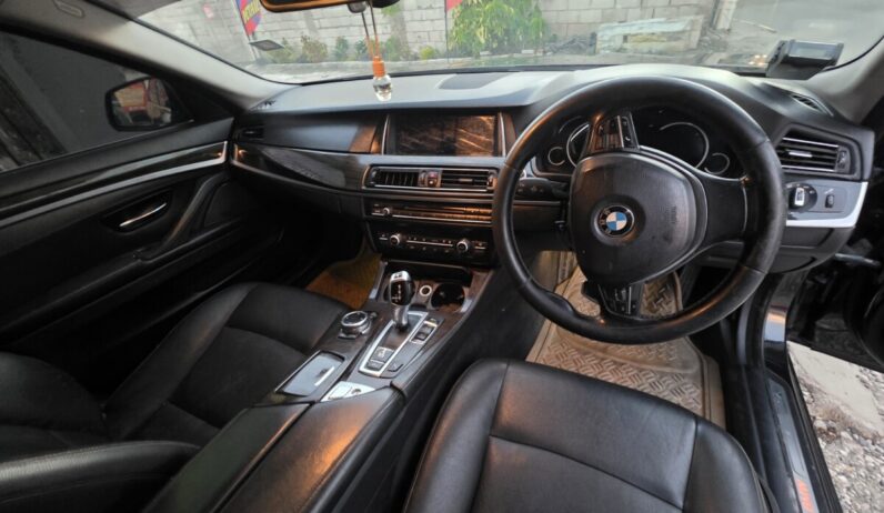 
								2013 BMW 520I Luxury Line full									