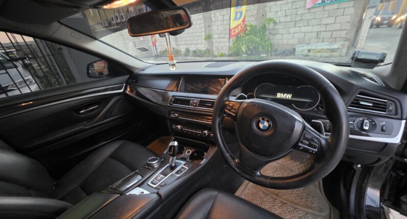 
								2013 BMW 520I Luxury Line full									