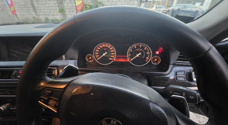 
								2013 BMW 520I Luxury Line full									