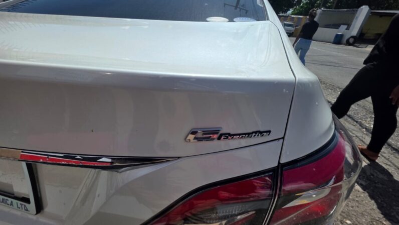 
								2019 Toyota Crown Executive G full									