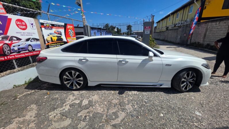 
								2019 Toyota Crown Executive G full									