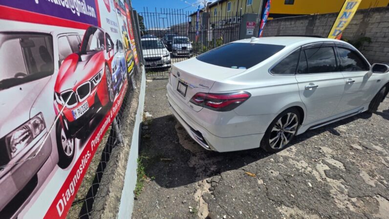 
								2019 Toyota Crown Executive G full									