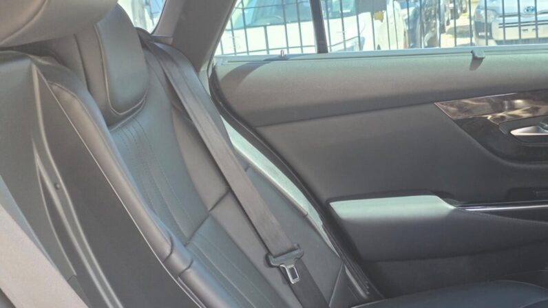
								2019 Toyota Crown Executive G full									