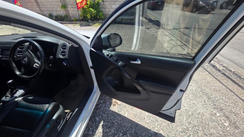 
								2015 VW Tiguan TSI 2.0 full									