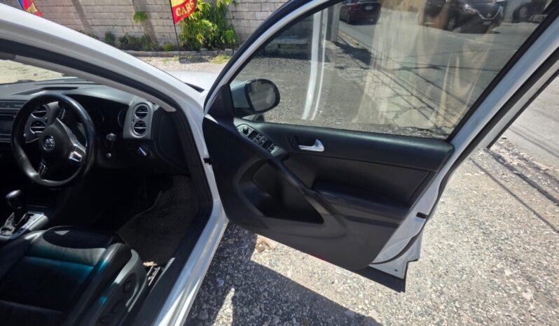 
								2015 VW Tiguan TSI 2.0 full									