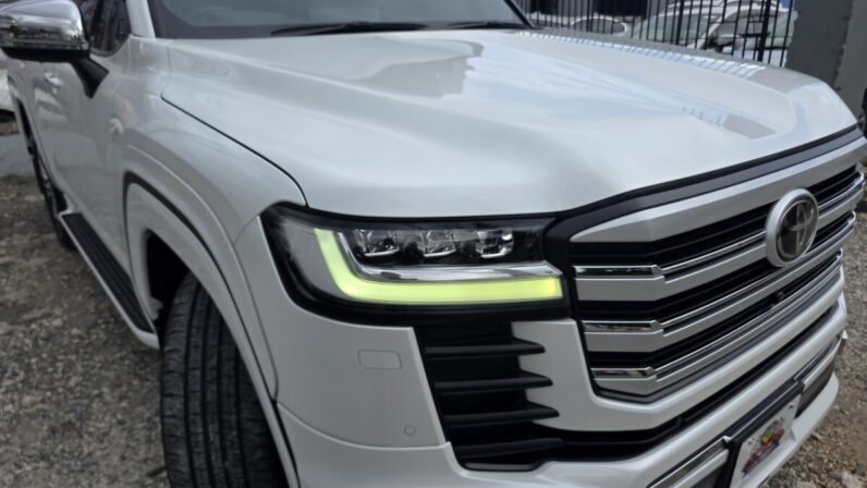 
								2023 Toyota Land Cruiser LC300 ZX (Modellista Package) full									
