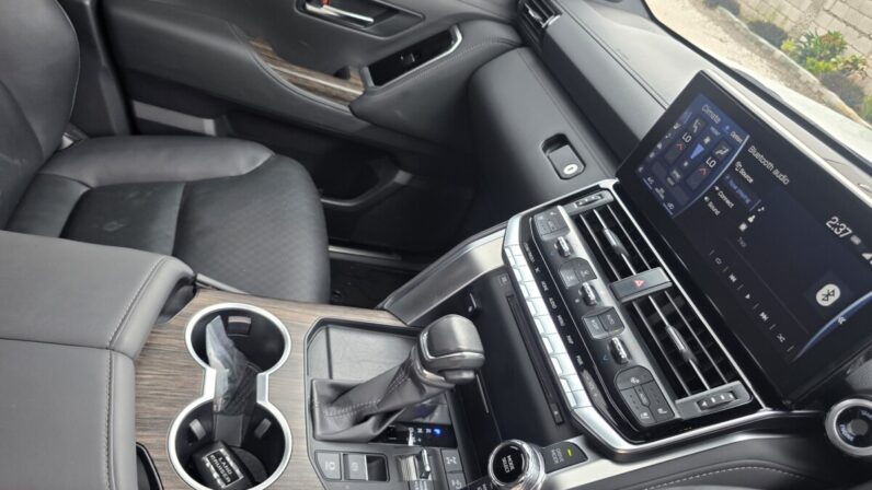 
								2023 Toyota Land Cruiser LC300 ZX (Modellista Package) full									