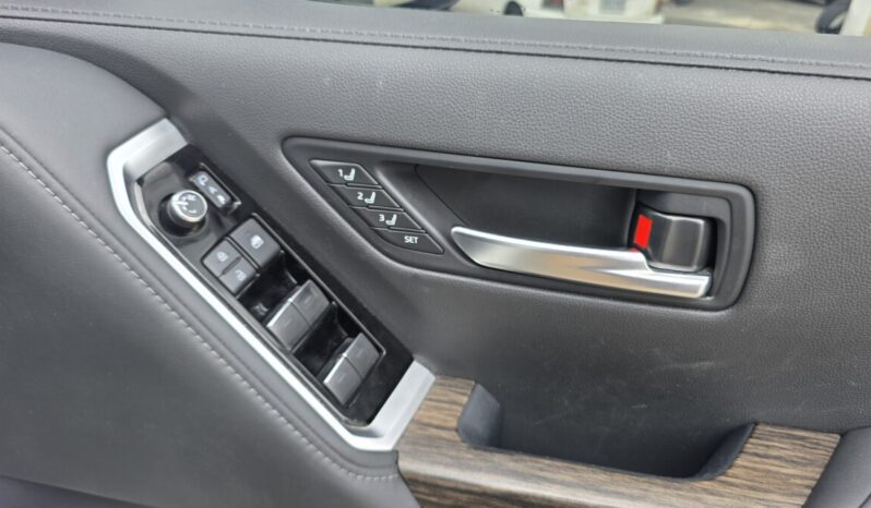 
								2023 Toyota Land Cruiser LC300 ZX (Modellista Package) full									
